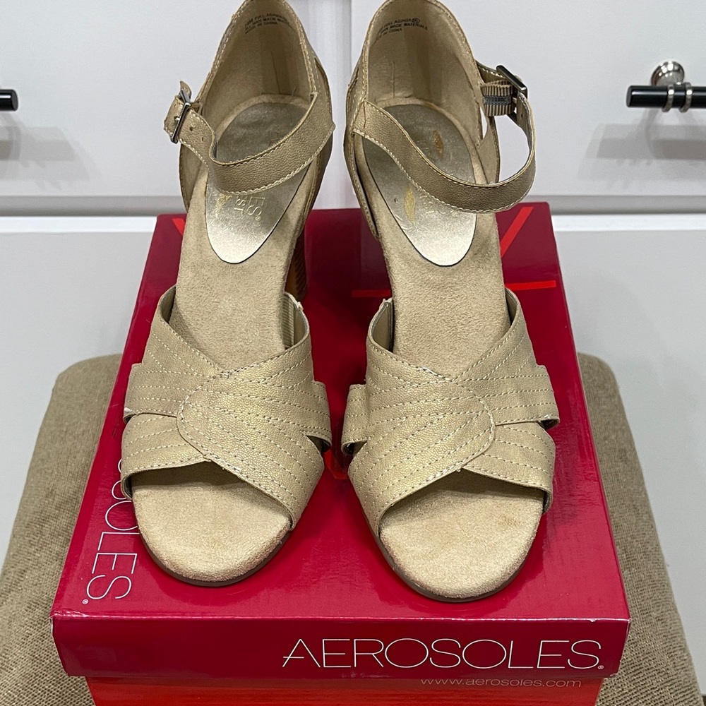 AEROSOLES Women's Cream Wedge Sandals